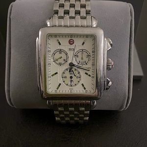 Deco Quartz Chronograph Watch

Model #-MW06J00A0025
